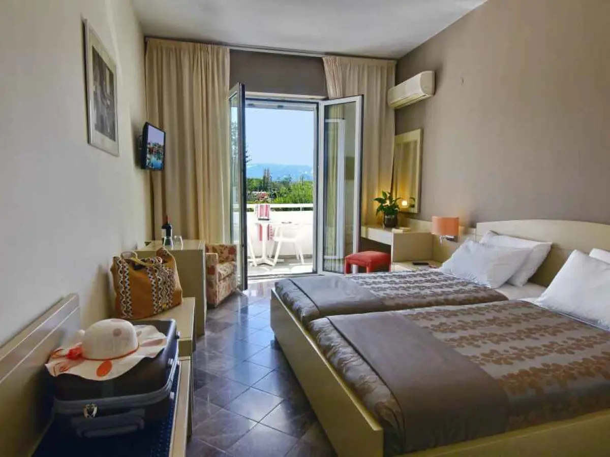 Mantenia Hotel