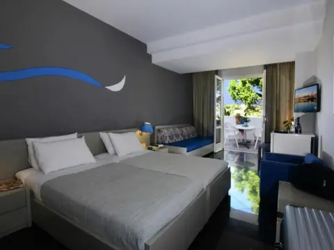 Mantenia Hotel - Photo 4
