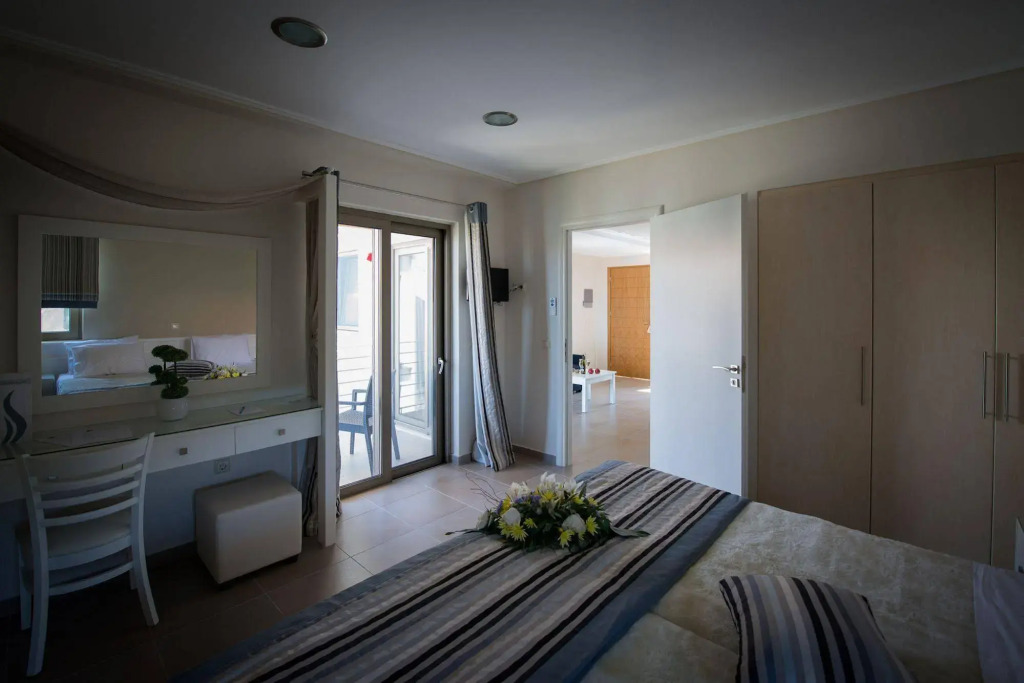 Mantinia Bay Hotel - Photo 2