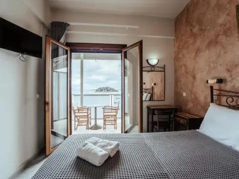 Mari Hotel & Maisonettes - Photo 2