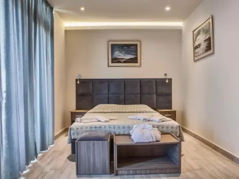 Mari Hotel & Maisonettes - Photo 3