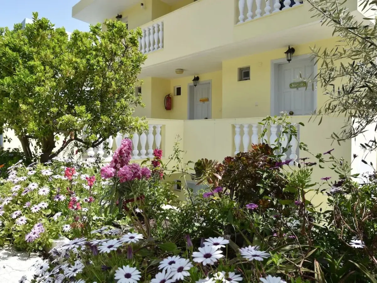 Meraki Apartments & Studios