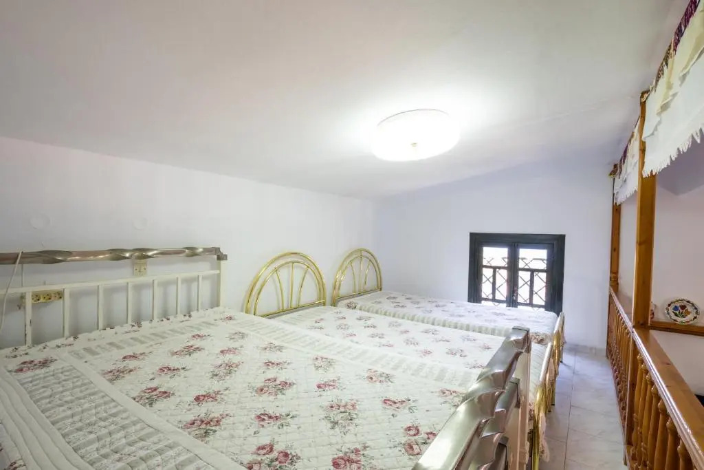 Mertonas Villa - Photo 2