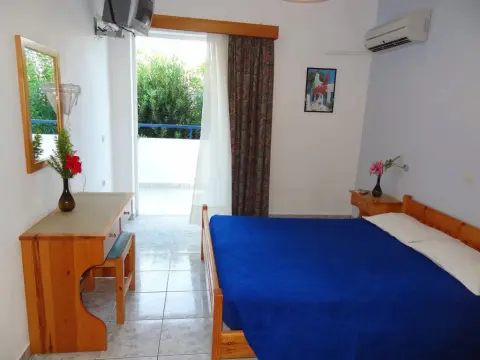 Michalis Studios & Apartments - фото 4