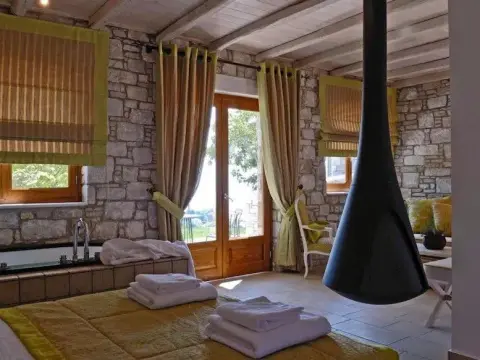 Mikros Vorias Small Luxury Suites - Photo 3