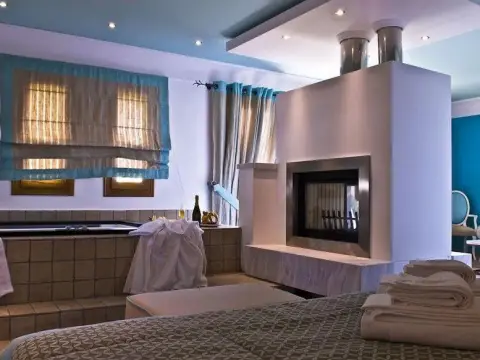 Mikros Vorias Small Luxury Suites - Photo 4