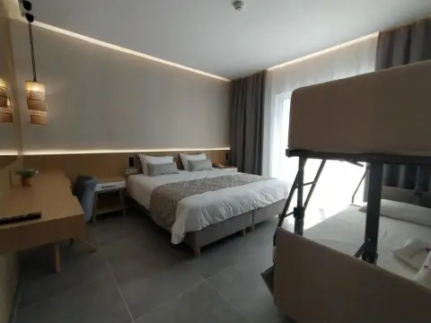 Minoa Hotel - Photo 4