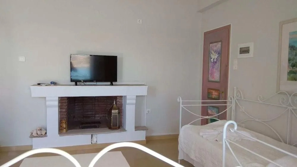 Ntafos Art Seaside Studios - Photo 2