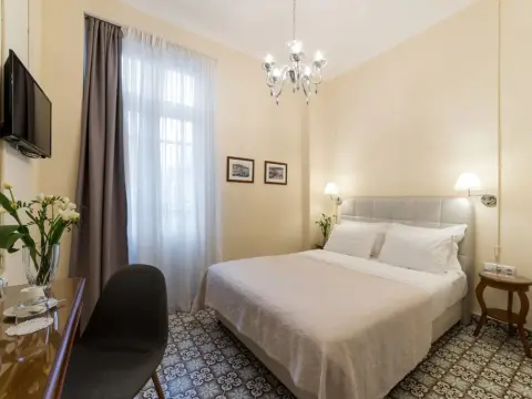 Old Town Inn - Photo 4