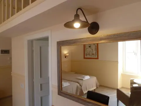 Omorfi Poli - Photo 3