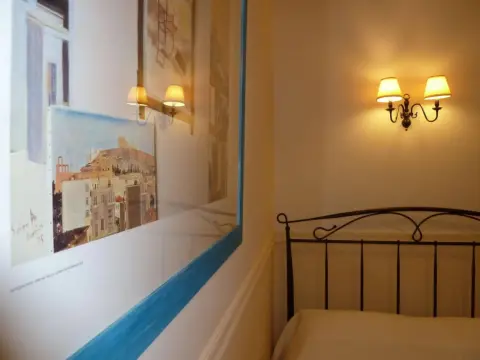 Omorfi Poli - Photo 4