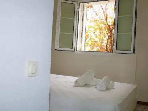 One and only Apartments - Photo 4