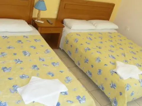 Peter & Tony Rooms - Photo 2