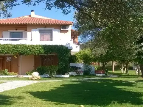 Pythos Studios and Apartments - Photo 1