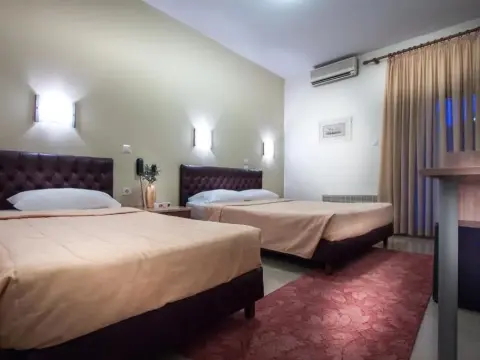 River Side Rooms - Photo 1