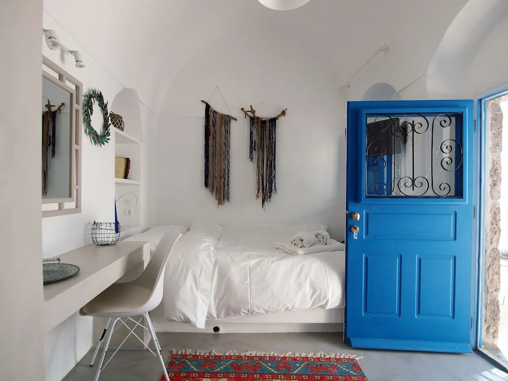 Santorini Caves - Photo 2