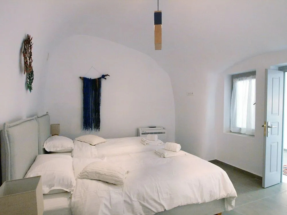 Santorini Caves - Photo 3