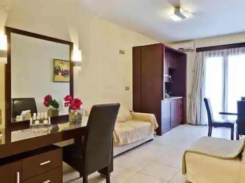 Socrates Hotel Apartments - Photo 3