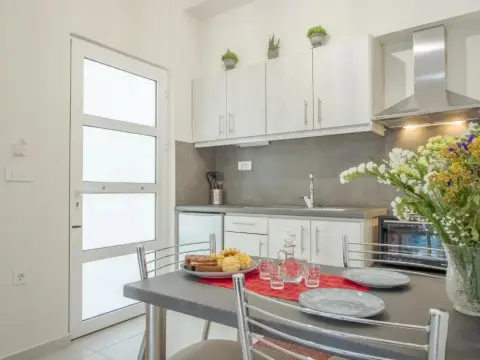 The 3 Brothers' Apts - Photo 2