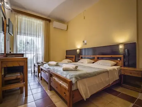 Thea Hotel - Photo 4