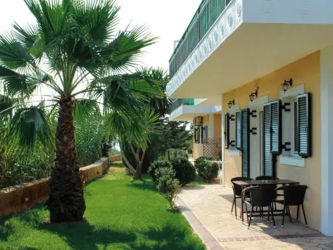 Theros Retreat - Photo 1