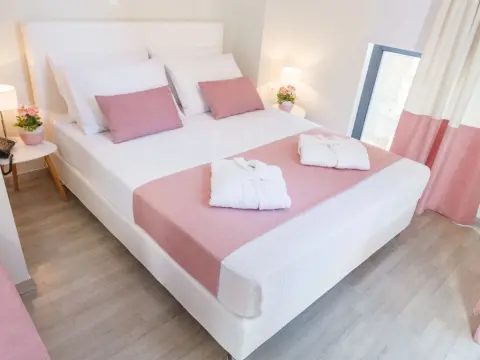 Tins Hotel City - Photo 4