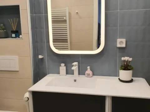 Tony's suite with parking - Photo 3