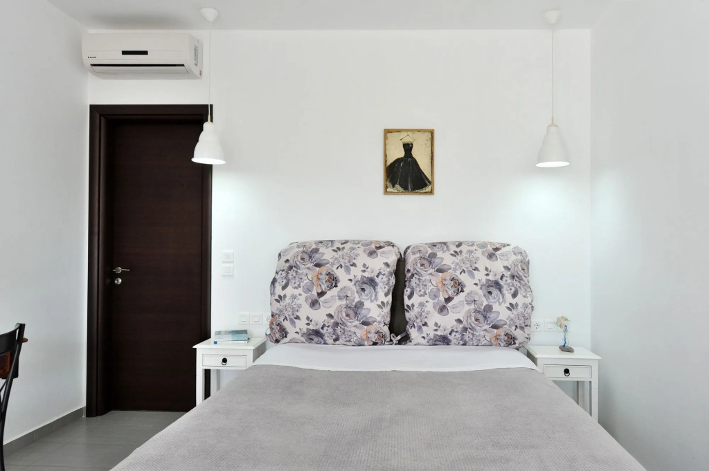 Tsakanos Home - Photo 3