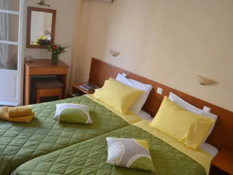 Twin House - Photo 2