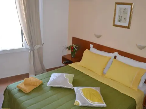 Twin House - Photo 3