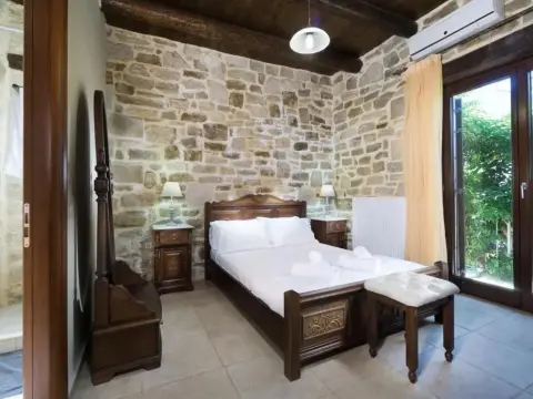 Villa Platanos - Photo 1