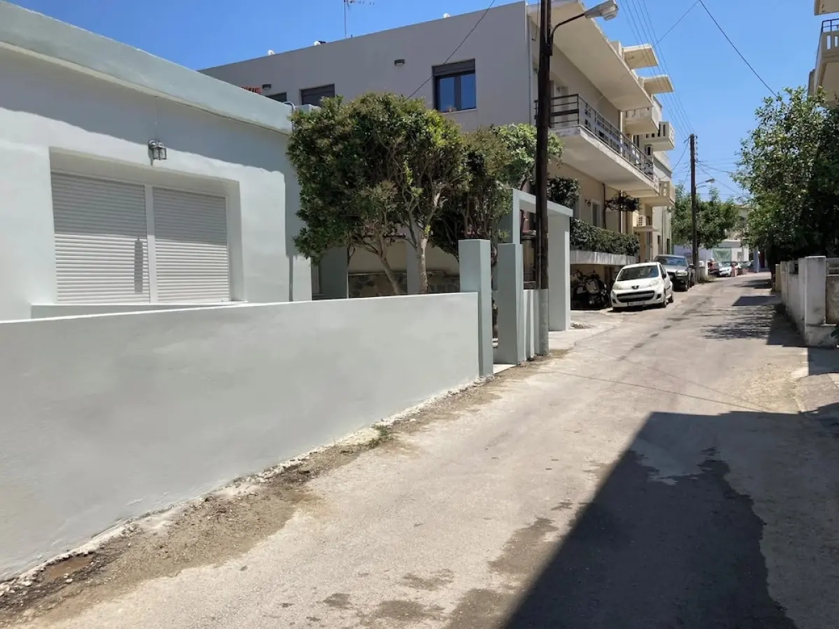 Yanni's Urban Residence