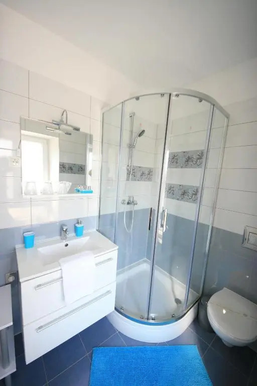 Gold Town Split Apartments - Photo 2