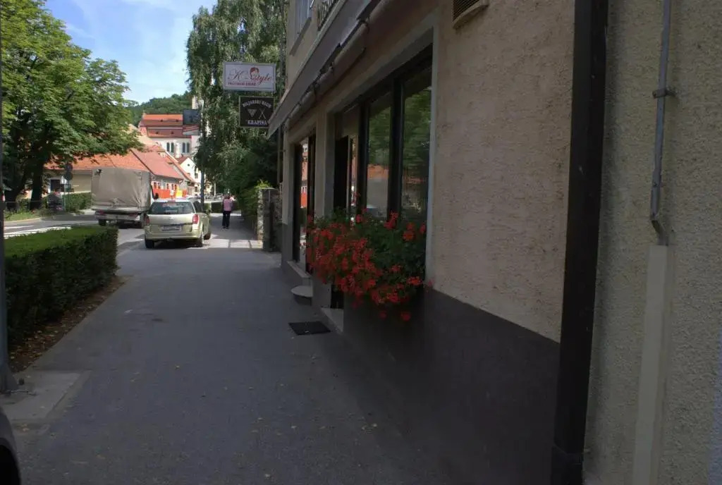 Hostel Jedvaj - Foto 1