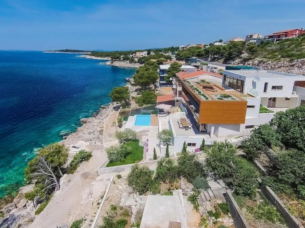 Villa Gloss
