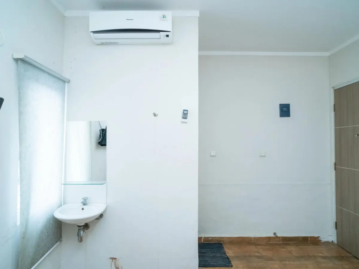 77 Guest House Serpong RedPartner