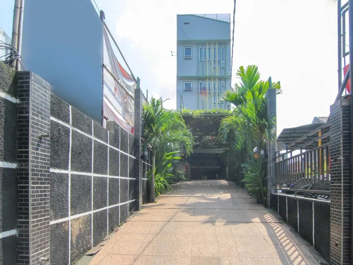 Airy Cihaurgeulis Surapati 235 Bandung