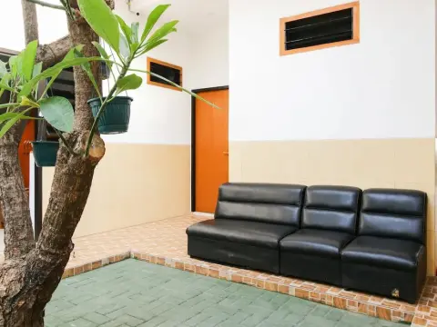 Airy Eco Syariah Darmo Kanwa 4 Surabaya - Photo 1