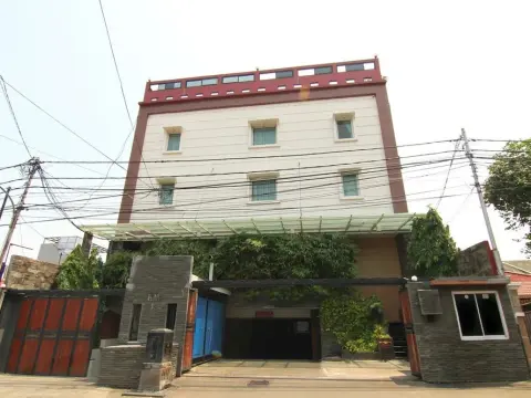 Airy Fatmawati Abdul Majid Jakarta - Photo 1