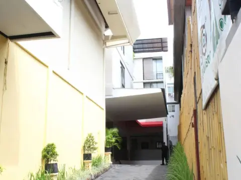 Airy Legian Benesari 2 Kuta Bali - Photo 1