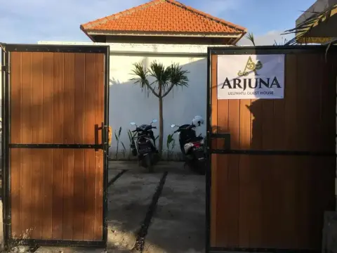 Arjuna Uluwatu Guest House - Photo 1