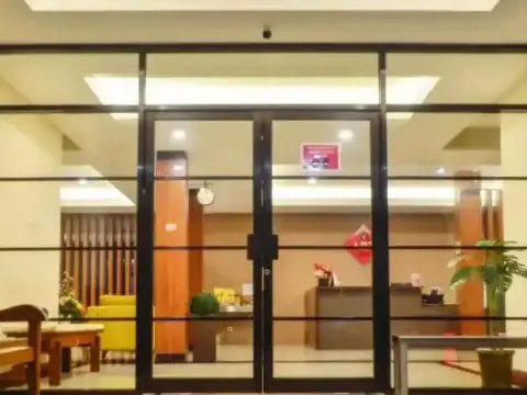 Art 2Stay Hotel Semarang - Photo 1