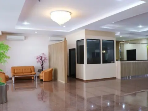 Aurora Hotel - Photo 2