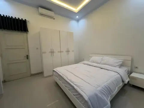 Backyard Guest House - Photo 2