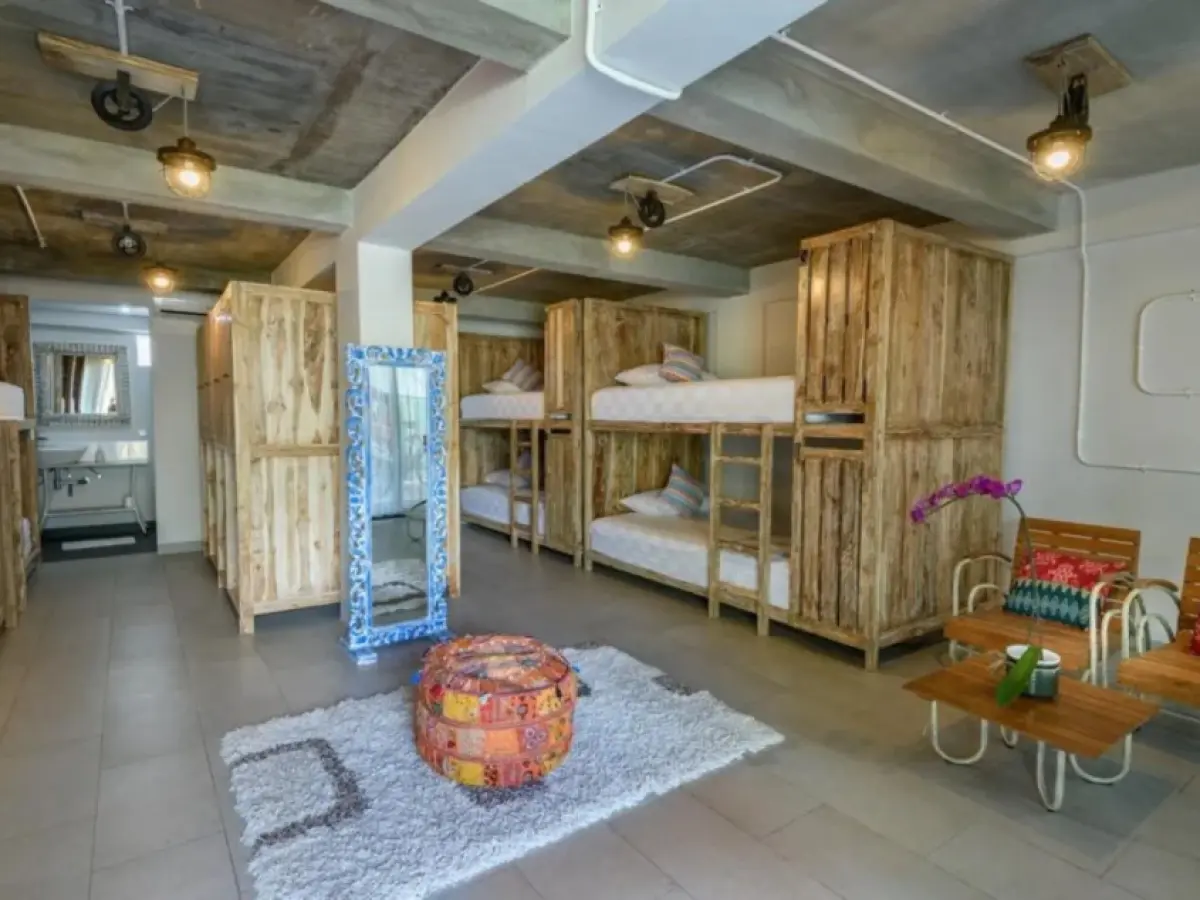 Base Guesthouse and Hostel