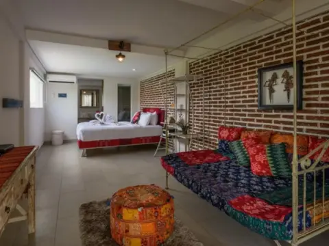 Base Guesthouse and Hostel - Photo 2