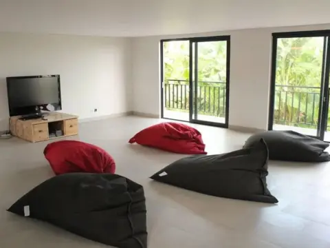 Base Guesthouse and Hostel - Photo 3