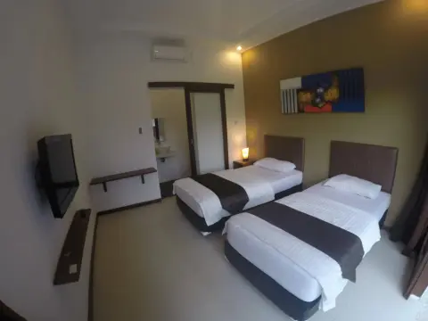 Bombora Surf Camp - Photo 2