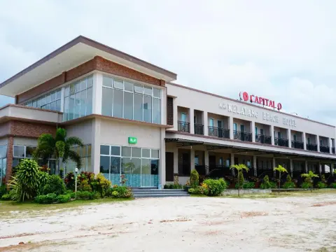 Capital O 399 Kelayang Beach Hotel - Photo 1