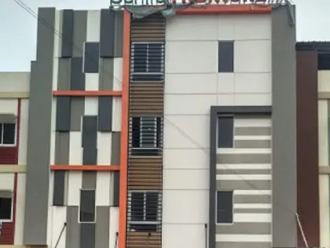 Central Front One Inn Jakarta Airport - Photo 1